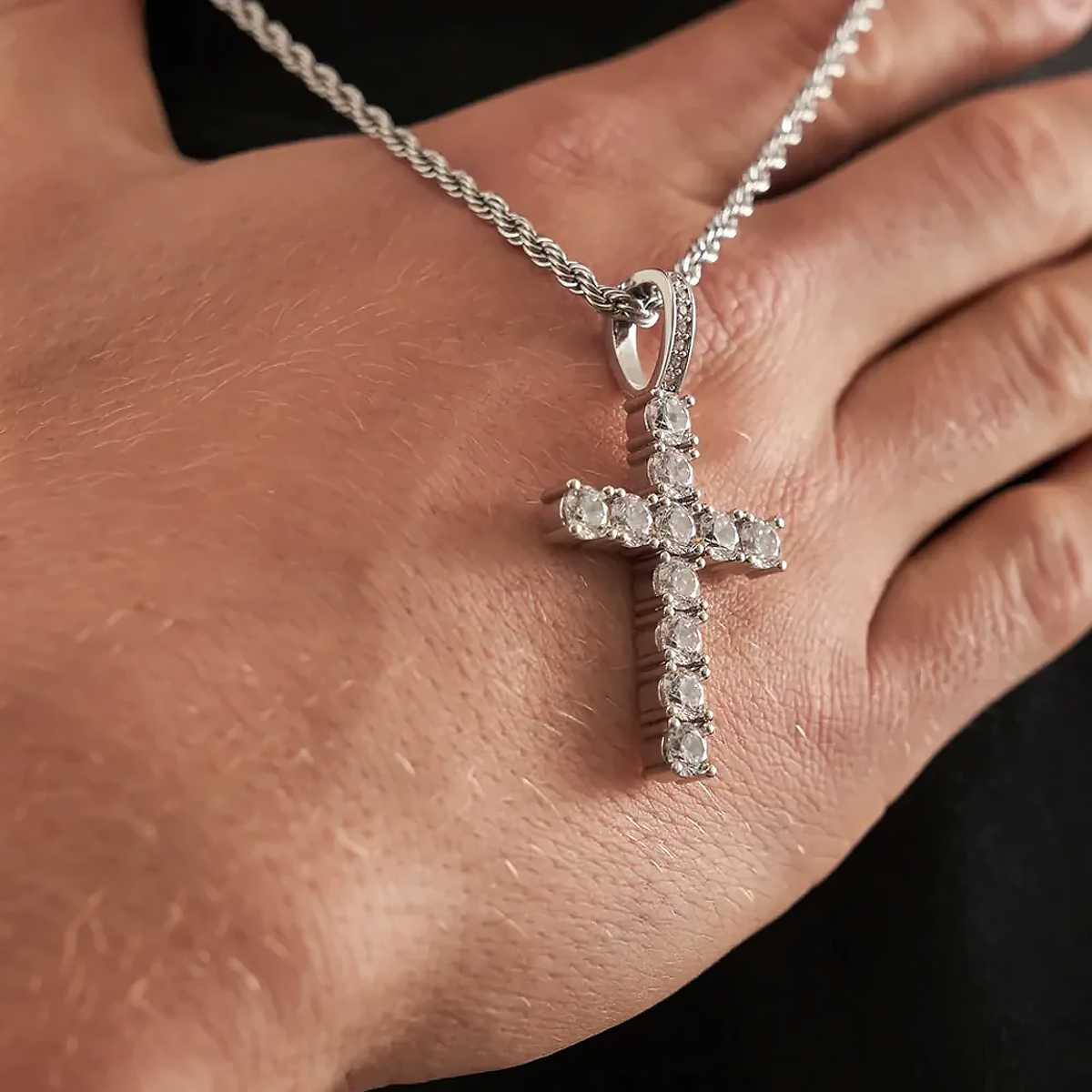 CROSS. | Sølv Kors Vedhæng med Diamanter